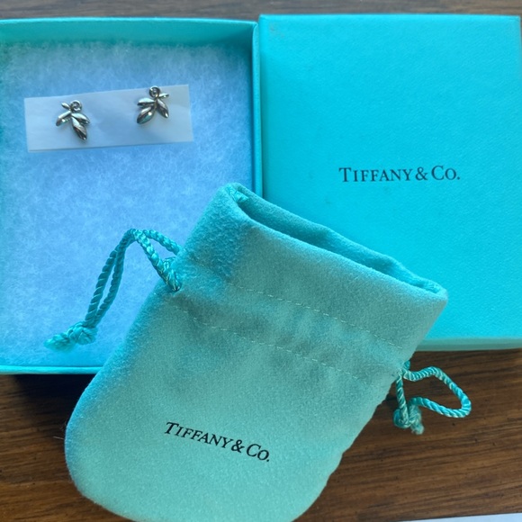 Tiffany Paloma Picasso Olive Leaf Earrings - Picture 7 of 7